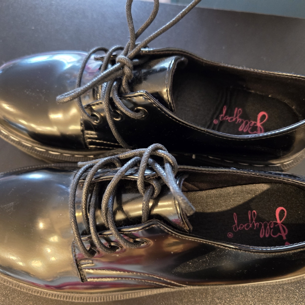 Classic Black Women's Oxford Shoes - Picture 4 of 5